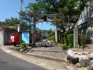 六所神社(上花山)