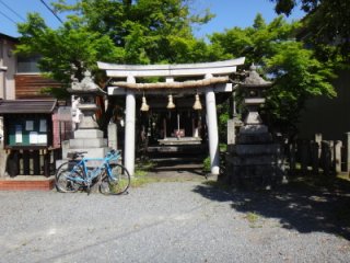 八幡社(万因寺)