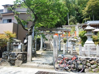 松ヶ崎の岩上神社