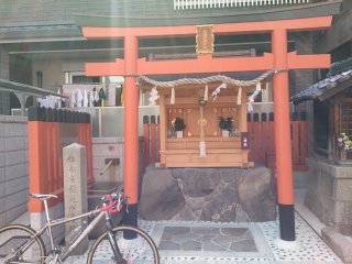 花咲稲荷神社