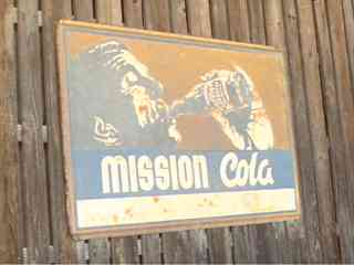 ミッションコーラの広告板