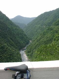 祖谷渓を見下ろす